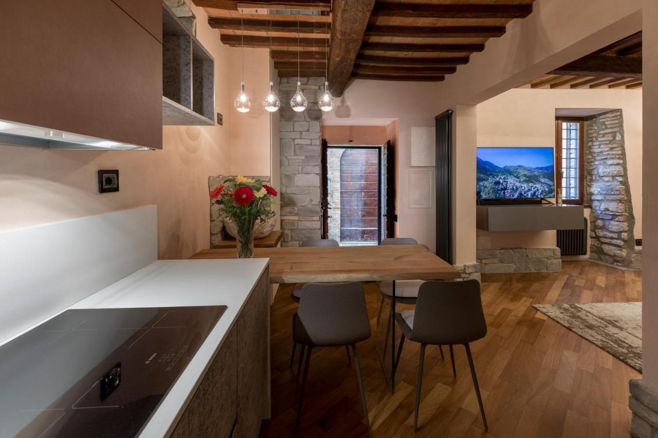 B&B Luxury Apartment Suite Gubbio 2 Camere E Divano Letto Экстерьер фото