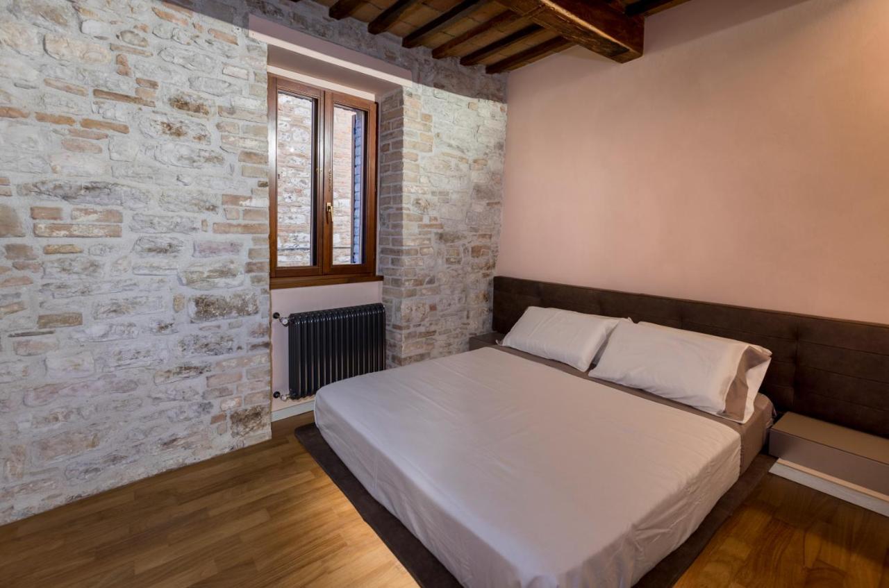 B&B Luxury Apartment Suite Gubbio 2 Camere E Divano Letto Экстерьер фото