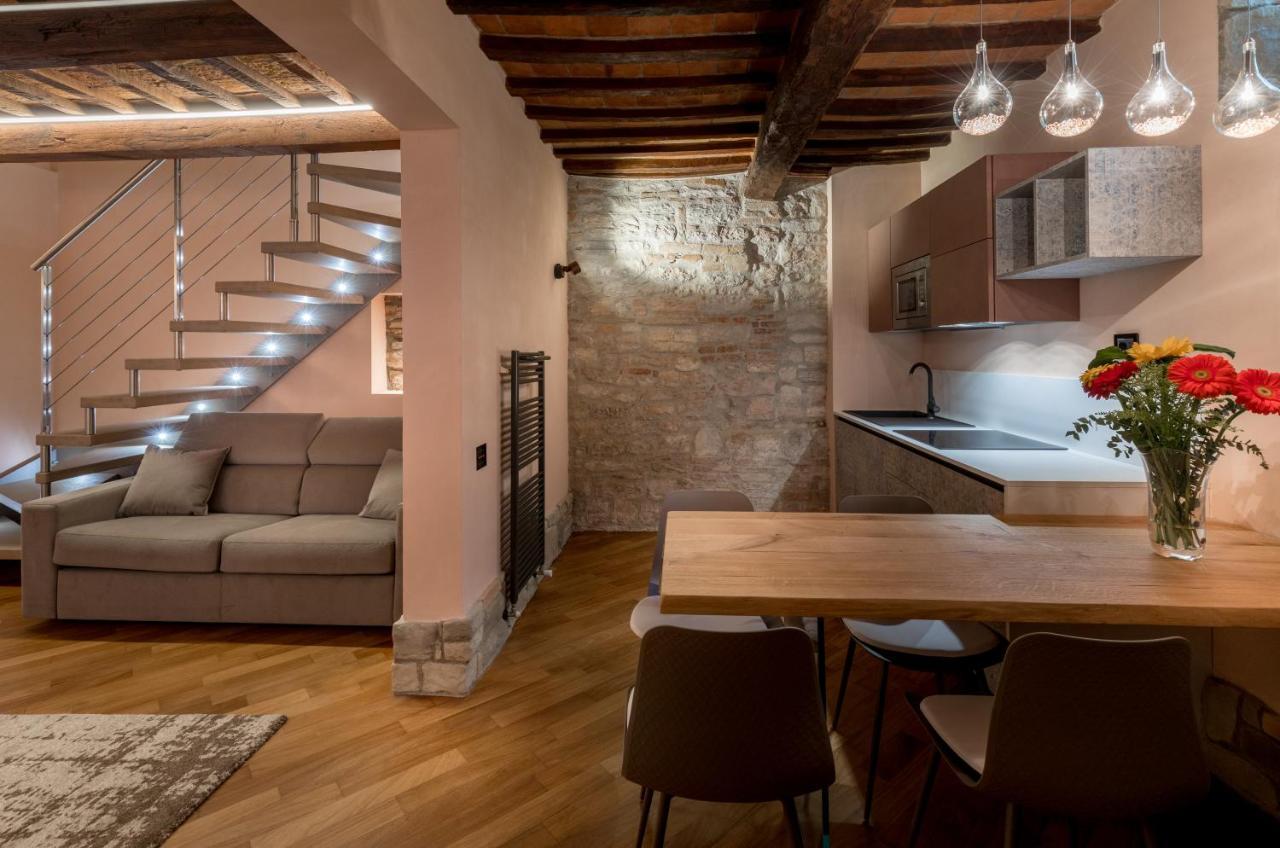 B&B Luxury Apartment Suite Gubbio 2 Camere E Divano Letto Экстерьер фото