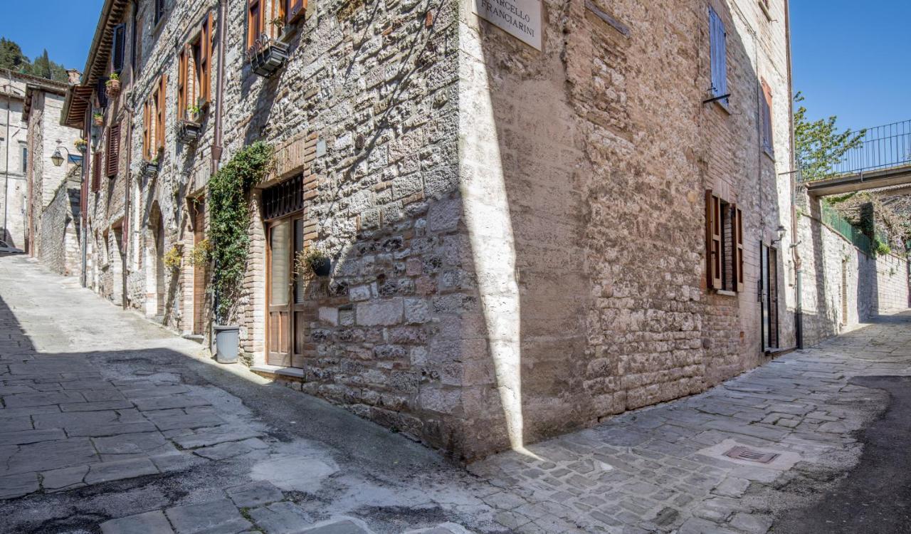 B&B Luxury Apartment Suite Gubbio 2 Camere E Divano Letto Экстерьер фото